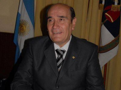 Legislador saluda a enfermeros en su d�a
