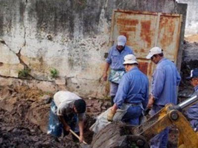 Construyen cloacas en el nuevo edificio