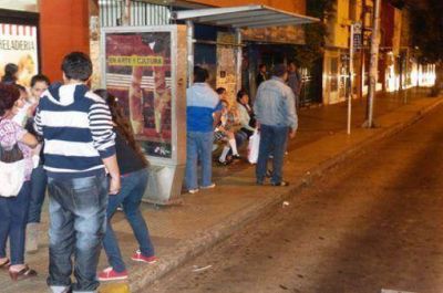 Otra noche complicada para los usuarios del transporte p�blico en Posadas 