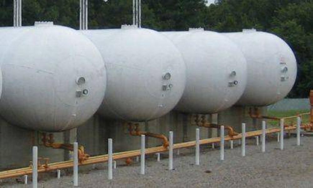 Ultiman detalles para la instalaci�n definitiva del tanque de GLP en Posadas