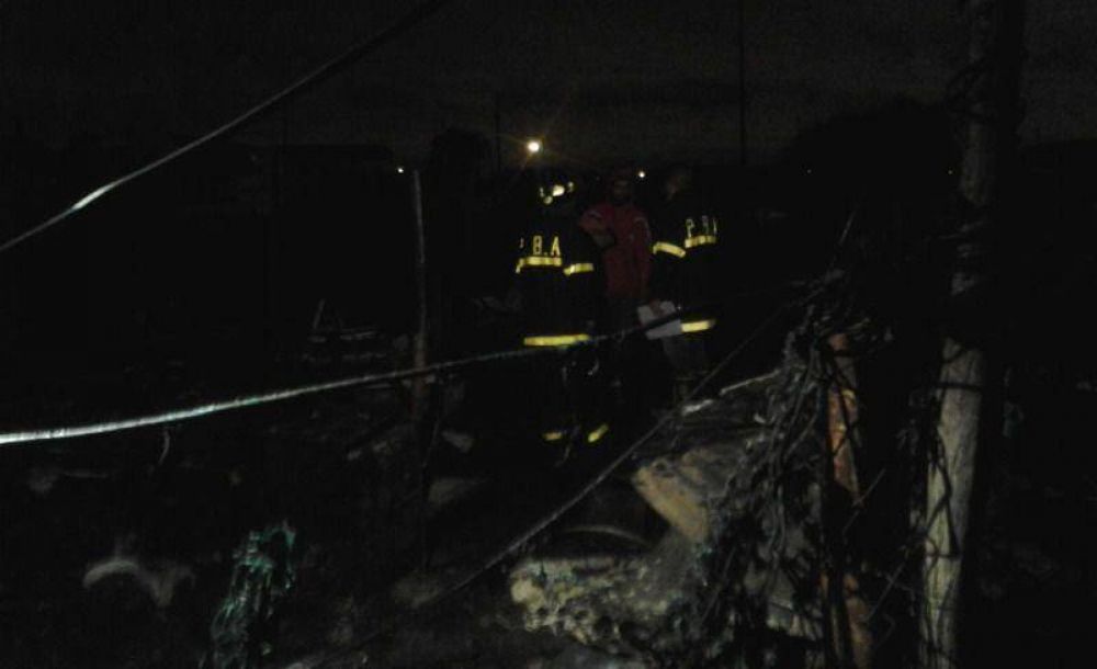 Incendio fatal: muri� una mujer y su esposo e hijos est�n internados