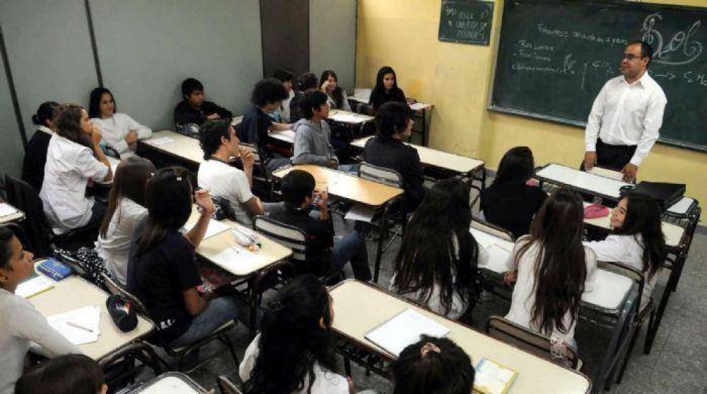Demoran m�s en terminar la secundaria en las escuelas p�blicas