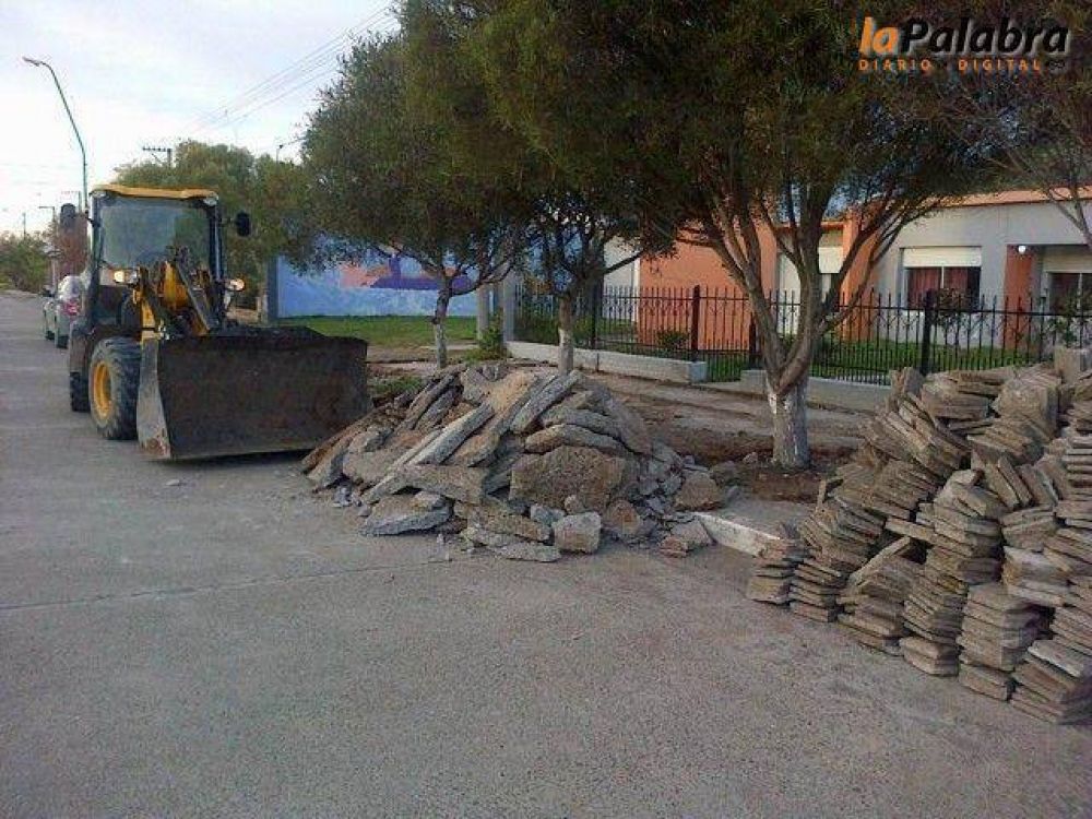 Construyen veredas en el hogar de abuelas y abuelos de Stroeder