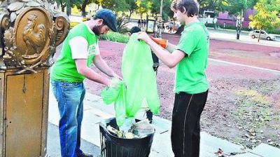 Juntan basura de los parques para �contagiar� limpieza