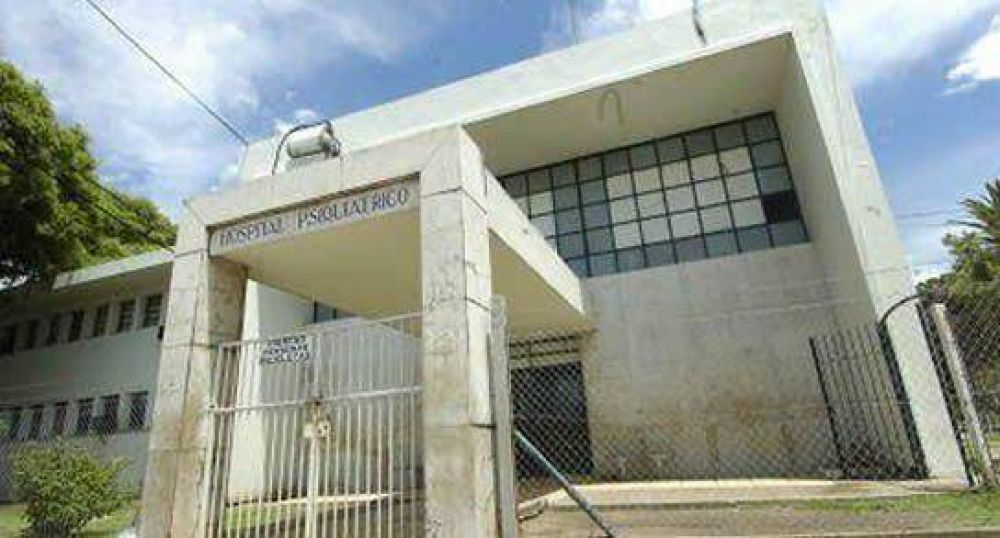 Mujer lleg� quemada al Mira y L�pez