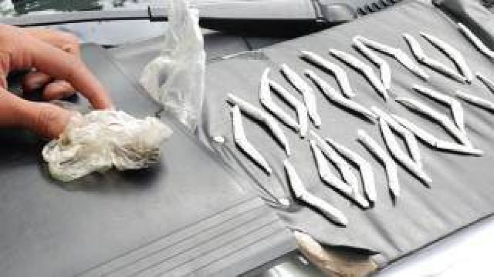 Circulaba en una moto y le encuentran veinte cigarrillos de marihuana