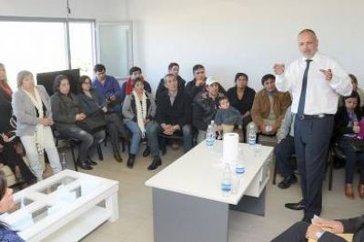 El gobernador repas� los avances en la construcci�n de los Centros de Encuentro