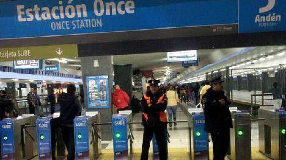 Los trenes de la l�nea Sarmiento funcionan con demoras de hasta 40 minutos