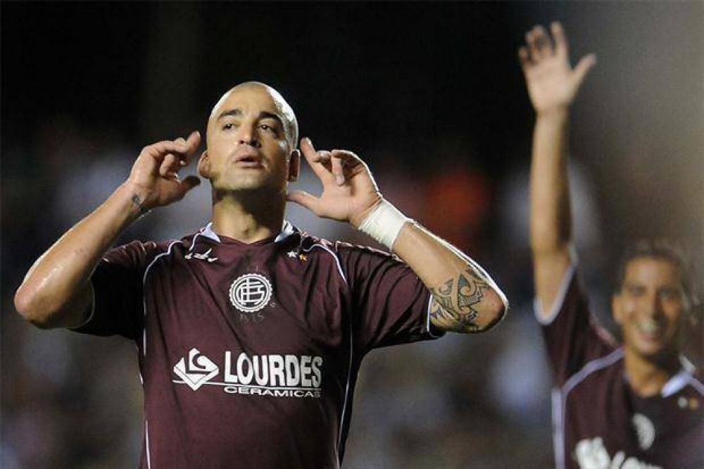 Santiago Silva, tras los silbidos de la Bombonera: 
