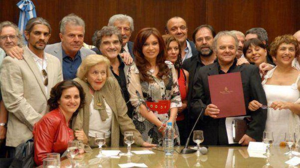 En Twitter, Cristina Kirchner salud� a los actores en su d�a