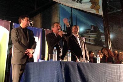 Urribarri encabez� un acto en Avellaneda y pidi� 