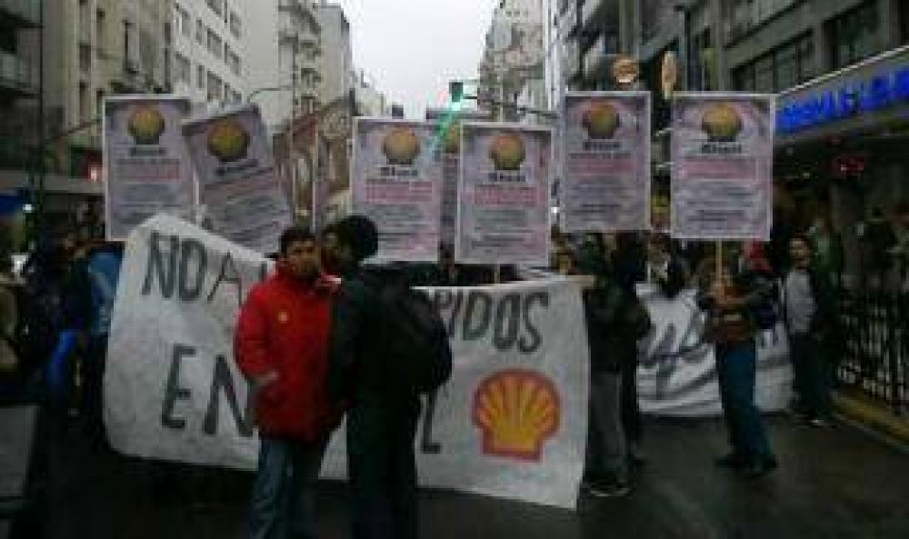 Manifestaci�n de trabajadores de Gestamp por despidos masivos en su planta de Escobar