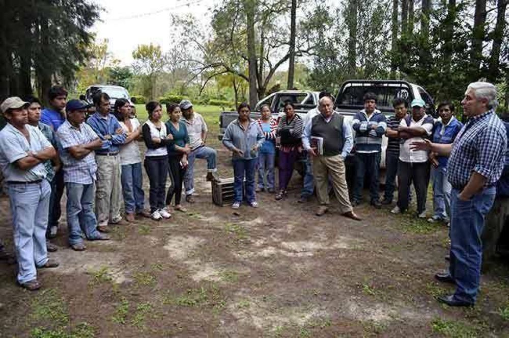 El Intendente se reuni� con productores bolivianos y les garantiz� la continuidad de su fuente laboral