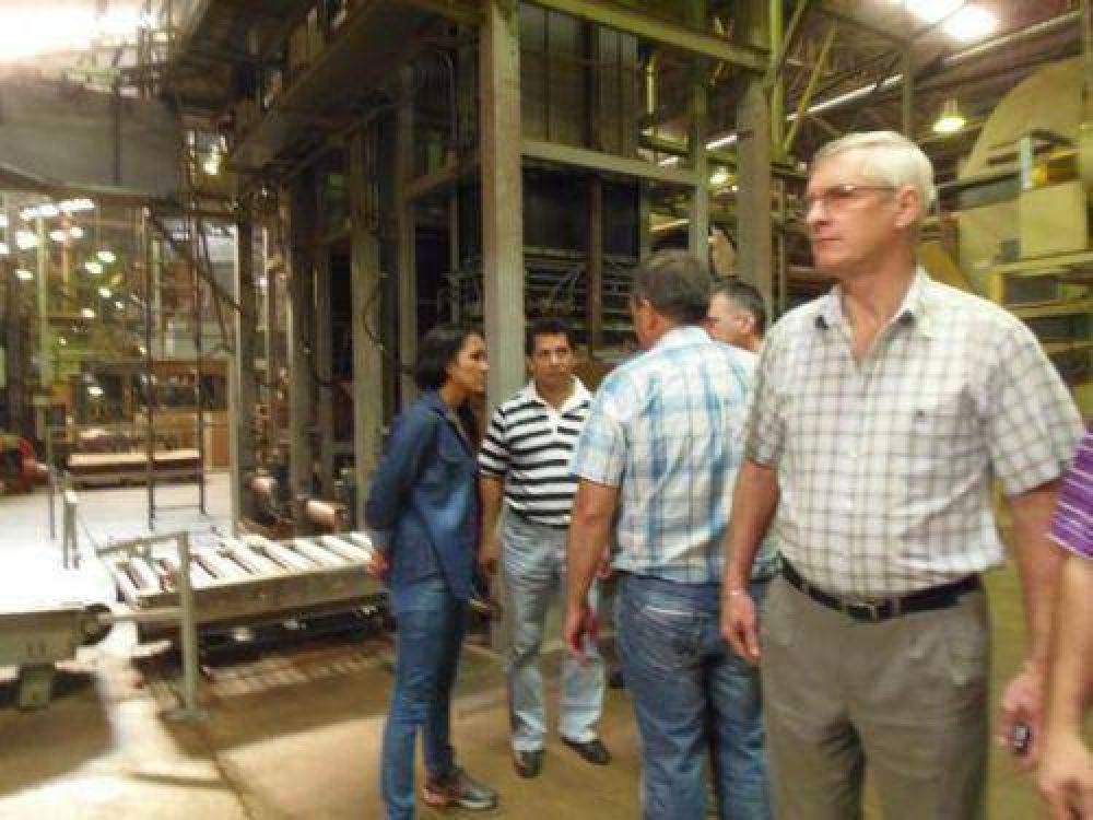 Ortega recorri� CTM y visit� la planta de sustrato de pino
