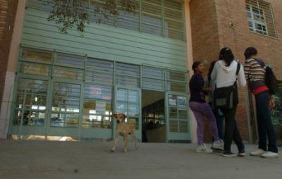 Cambian de colegio a la alumna agresora