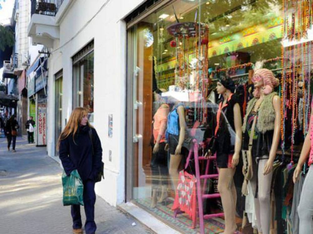 Comerciantes resisten los feriados puente y que sea optativo abrir las puertas