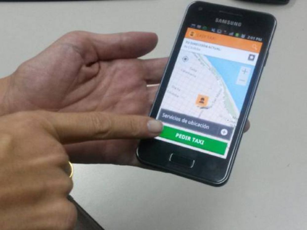 El concejal Chale propone regular las aplicaciones para llamar taxis desde el celular