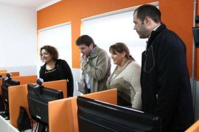 El intendente Melella inaugur� el primer ciber educativo de Tierra del Fuego