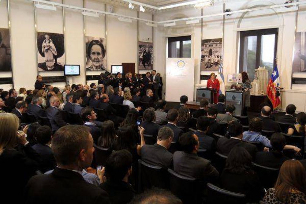 La Gobernadora R�os particip� de la recepci�n a la Presidenta Michelle Bachelet