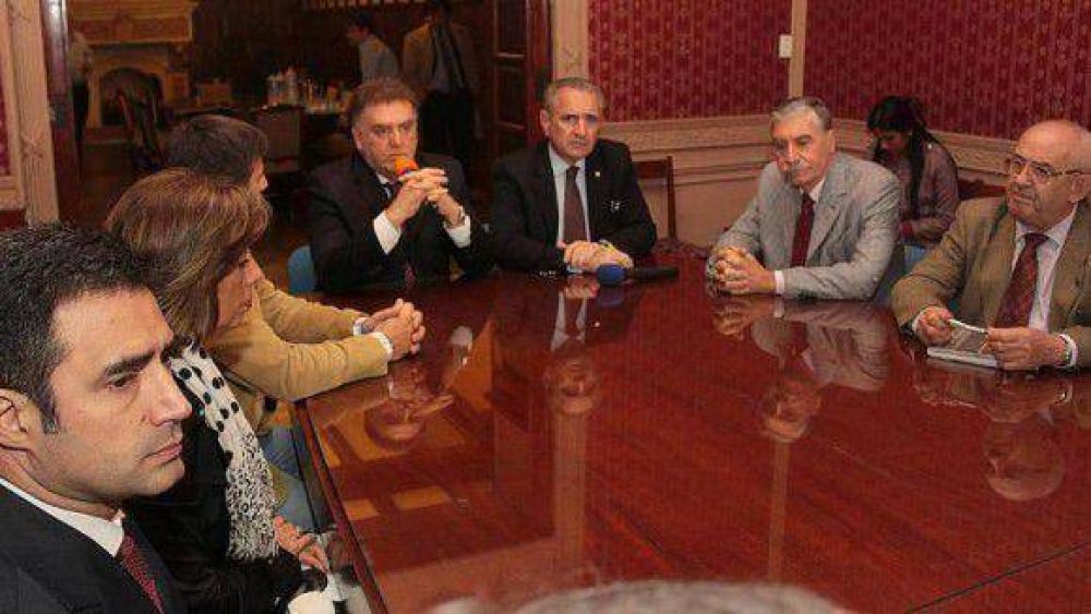 La comuna capitalina y la FET trabajar�n juntas por el Bicentenario de la Independencia