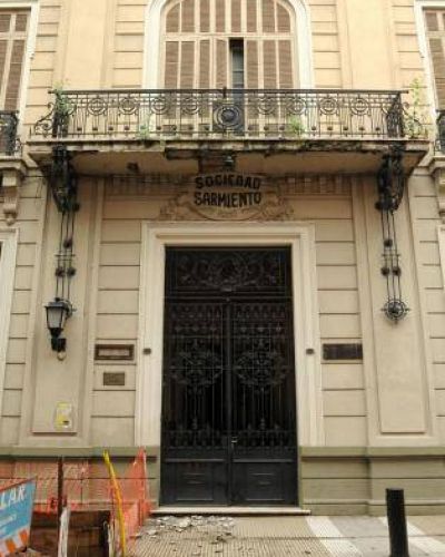 Defensa Civil urge a la Sociedad Sarmiento a reparar el edificio