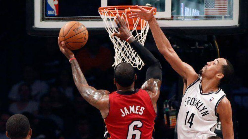 Con LeBron encendido, los Heat quedan a un paso de ganar la serie
