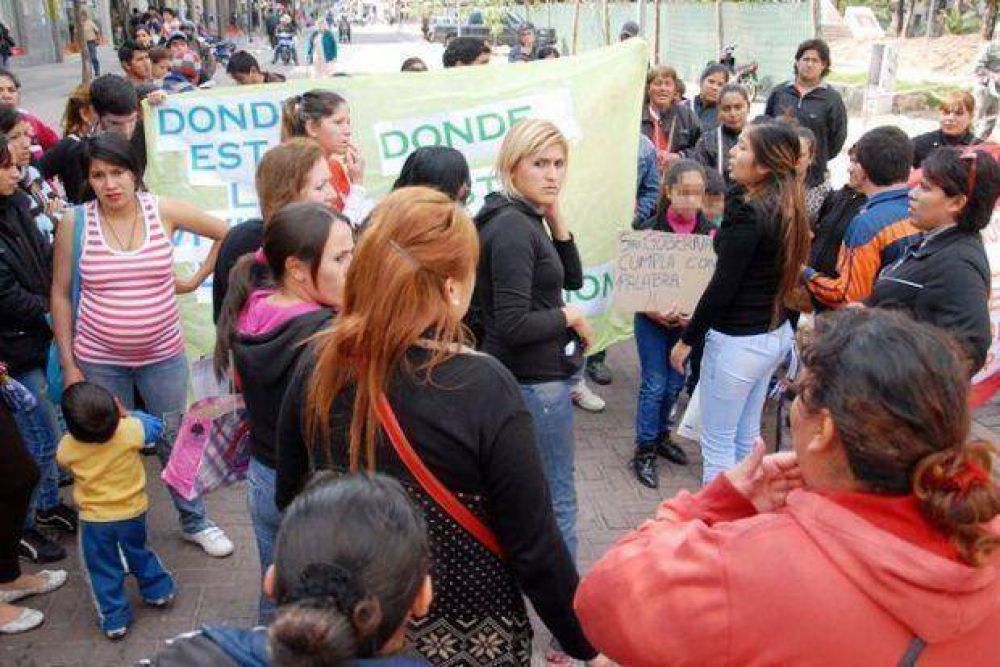 Protesta de vecinos del sur frente a Casa de Gobierno