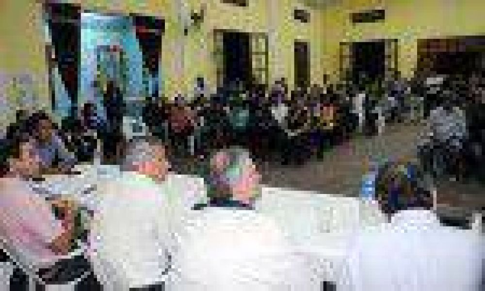 Infante comparti� mesa de di�logo con vecinos