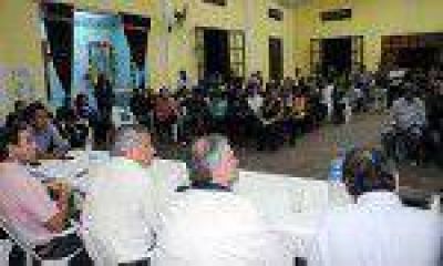 Infante comparti� mesa de di�logo con vecinos