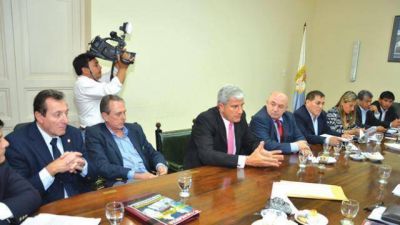 Zottos pidi� compromiso en la defensa de las instituciones de la democracia