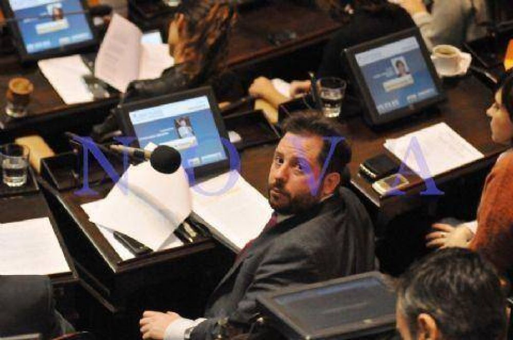 Ottavis, el que critica a Iglesia por sus dichos sobre violencia pero fue denunciado por golpeador
