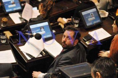 Ottavis, el que critica a Iglesia por sus dichos sobre violencia pero fue denunciado por golpeador