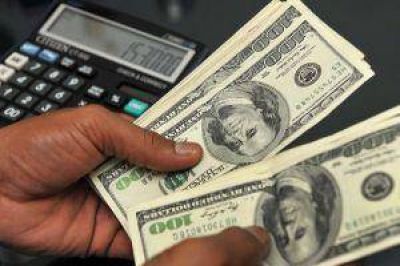Pese a compra del BCRA, d�lar oficial volvi� a subir y cerr� a $ 8,035