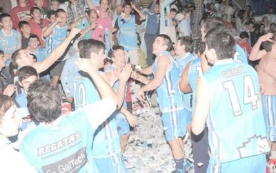 Regatas gan� y va por el primer ascenso