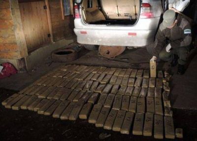 Narco abandon� auto con 470 kilos de droga