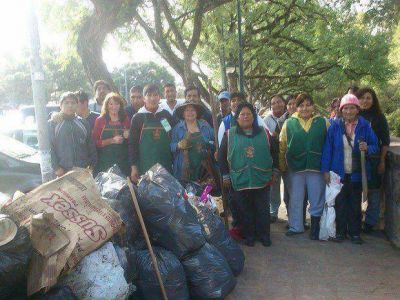 Productores de plantas limpiaron el r�o Xibi Xibi