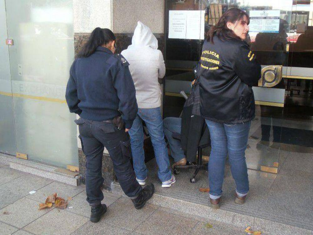 Detienen a mujer por extorsi�n en pleno centro de Mar del Plata