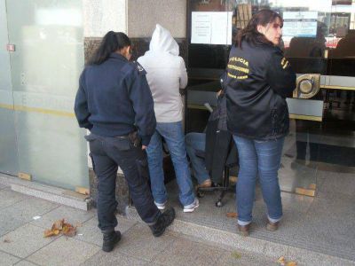 Detienen a mujer por extorsi�n en pleno centro de Mar del Plata