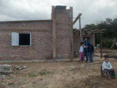 Una docena de familias recibir�n soluciones habitacionales