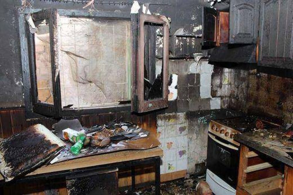 Voraz incendio en Barrio Constituci�n
