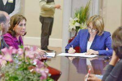 Importante acuerdo firmaron la Unse con la Dra. Gils Carb�