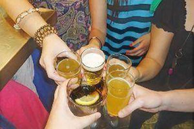 Advierten que el alcohol en menores puede ocasionar graves da�os en la salud