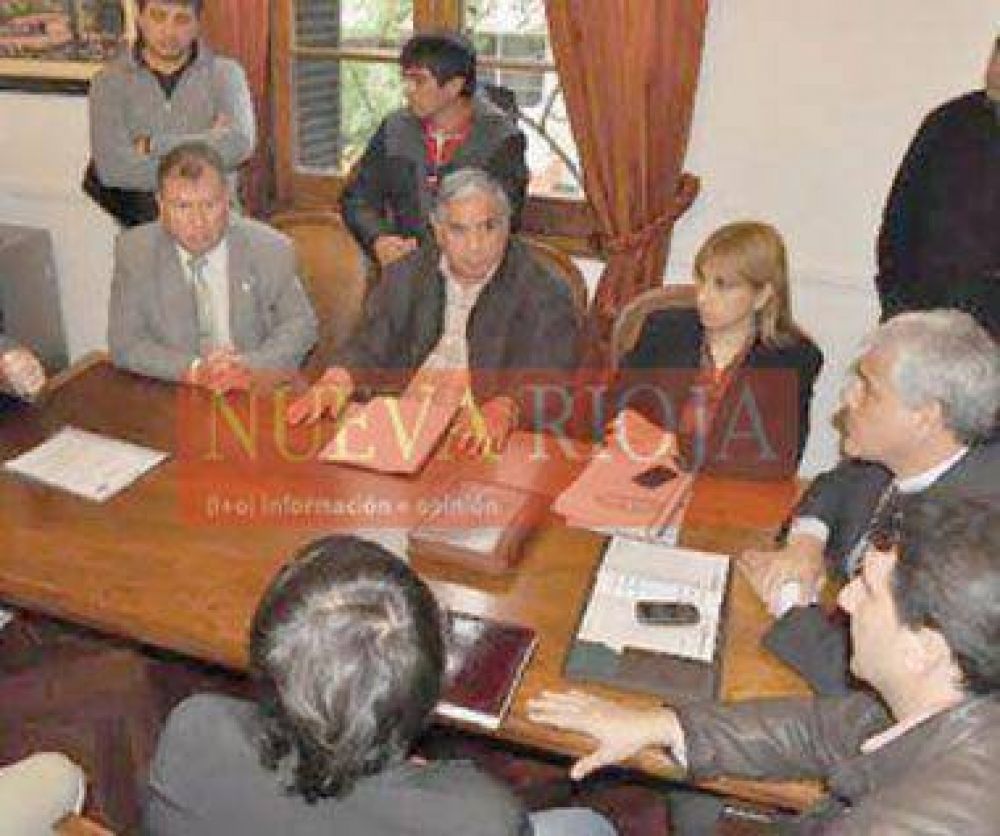 Claudio Sa�l recibi� a miembros de la cooperativa Riojano�s Ltda.