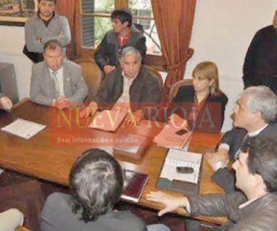 Claudio Sa�l recibi� a miembros de la cooperativa Riojano�s Ltda.