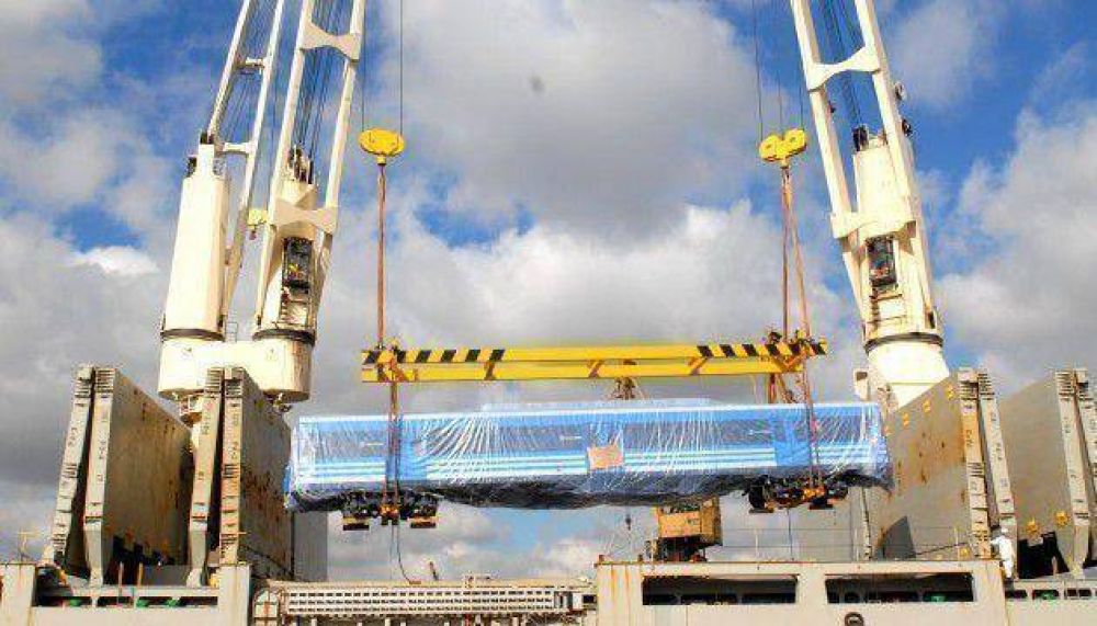 En medio del conflicto, llegaron nuevos trenes para el Sarmiento