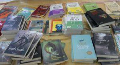  Incautan libros que vend�an a bajo precio