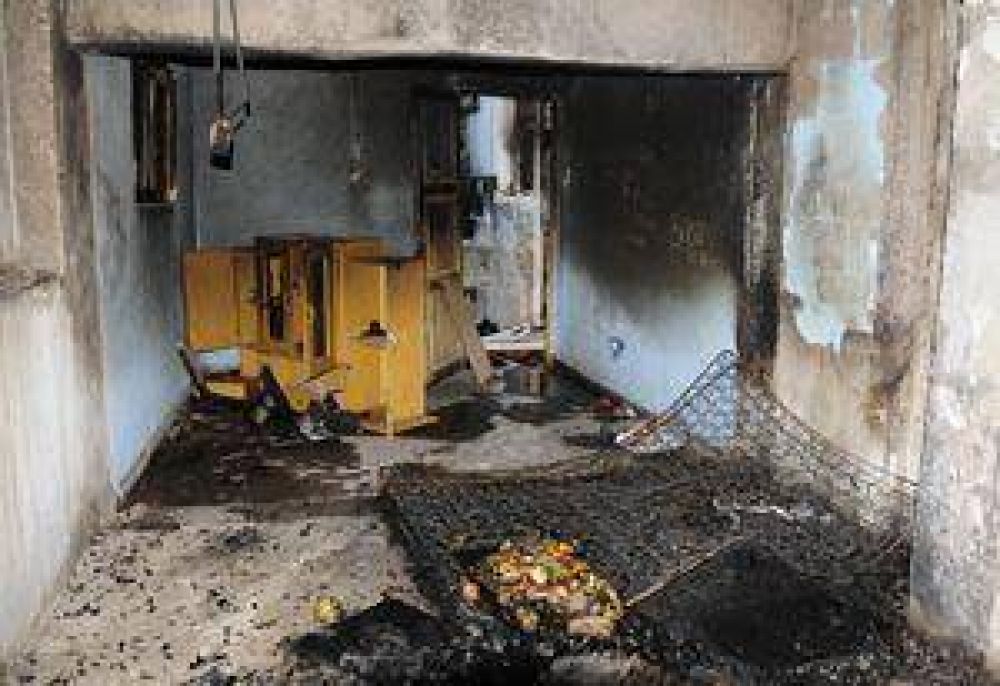  Incendian casa de uno de los detenidos por la muerte de Kevin