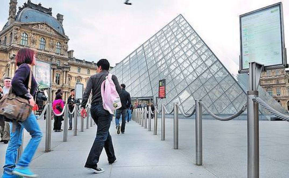 China env�a polic�as para que protejan a sus turistas en Par�s