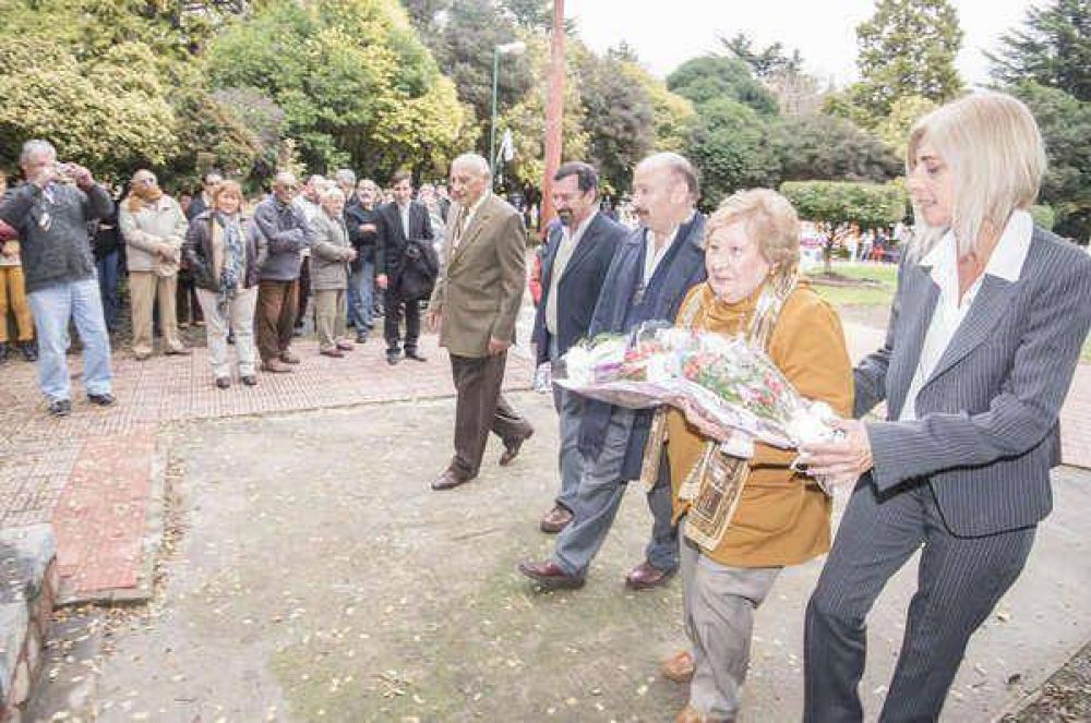 Inza ponder� el sentido de identidad y realiz� anuncios para la localidad