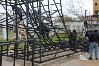 Reparan pista de skateboard y reacondicionan anfiteatro municipal